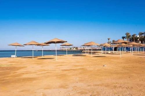 10 Steps From And Heart, Furnished With Modern Kitchenette * Hurghada